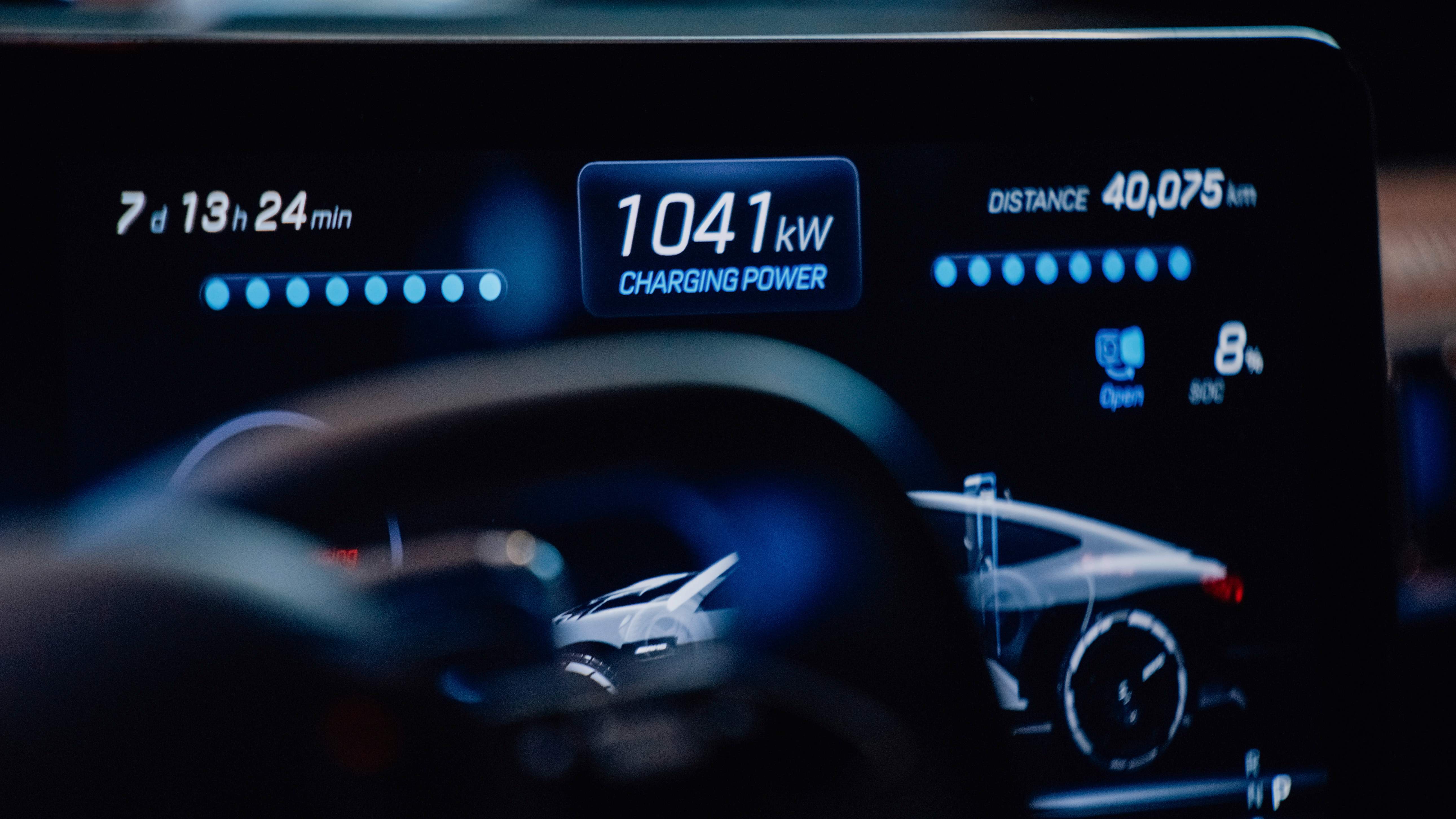 圖4、CONCEPT AMG GT XX 於概念充電站創下超過 1,000kW 的充電功率紀錄